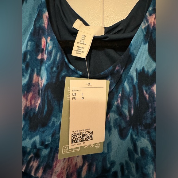 H&M ruched blue pattern dress. Size Large. NWT. - Picture 2 of 2